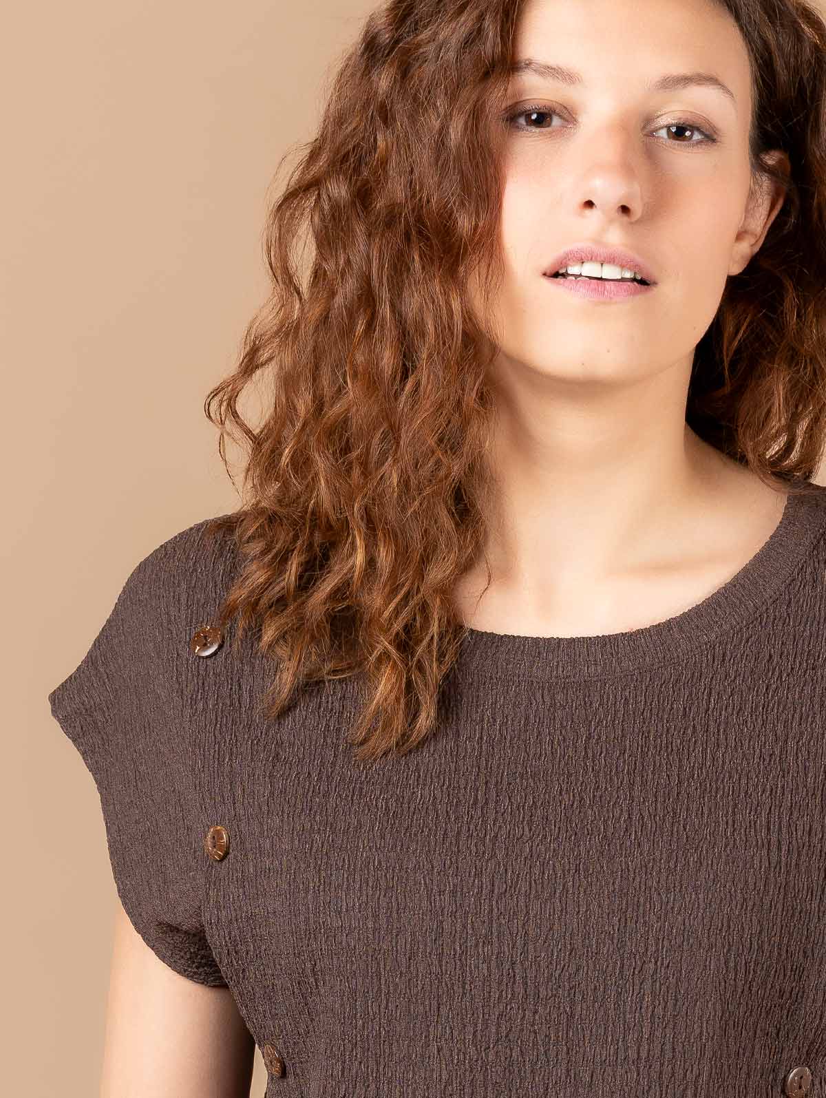 Top maille texturée boutons fantaisie